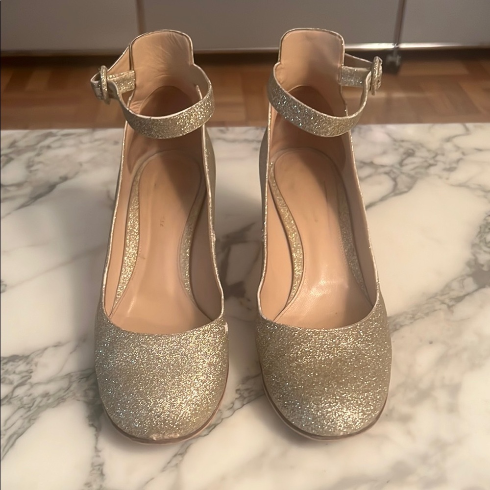 Gianvito Rossi Gold Heels with Glitter Finish